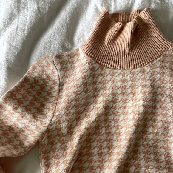 Open Back Turtle Neck Sweater - Picture 3 of 6